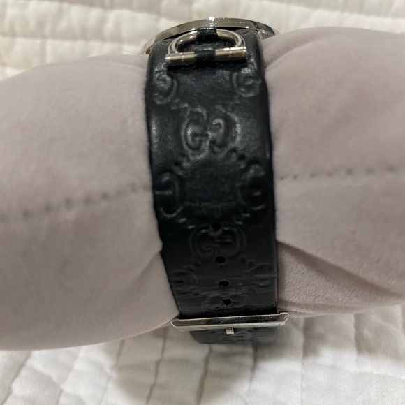 Authentic Gucci Horse Bit Watch - Picture 4 of 11